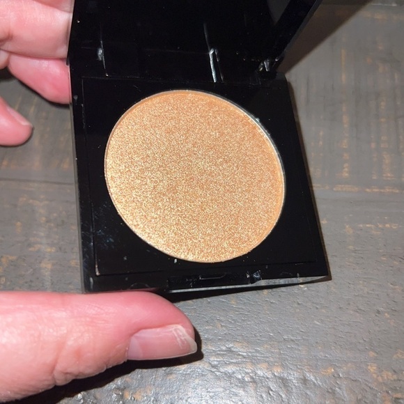 5/$25 Shades By Shan Cosmetics Highlighter- Marjorie NEW - Picture 4 of 4